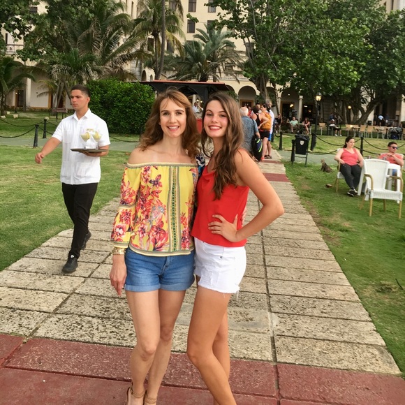 Meet your Posher, Elena - Picture 3 of 3